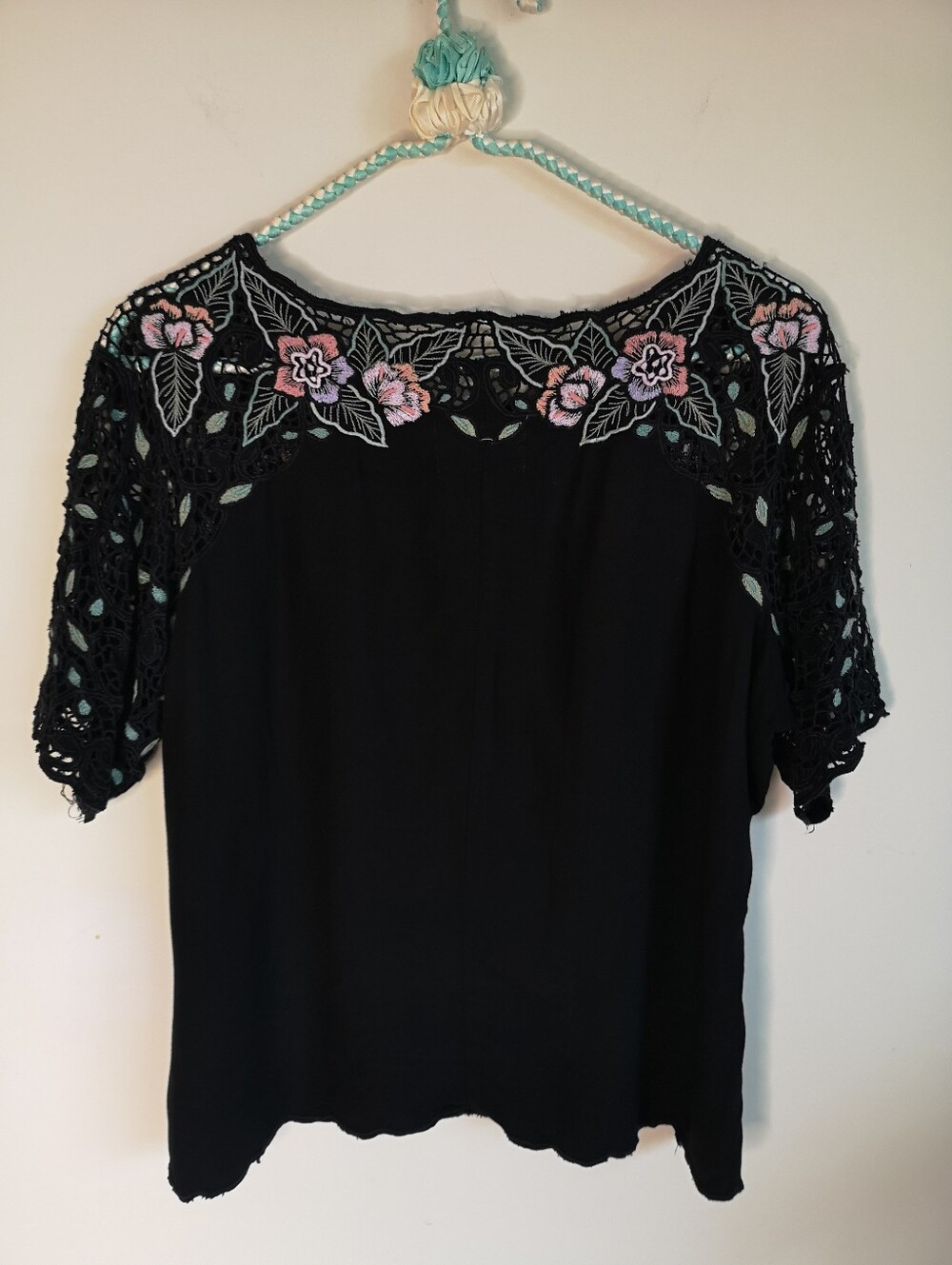 80s Embroidered Cutwork Top - Picture 6 of 9